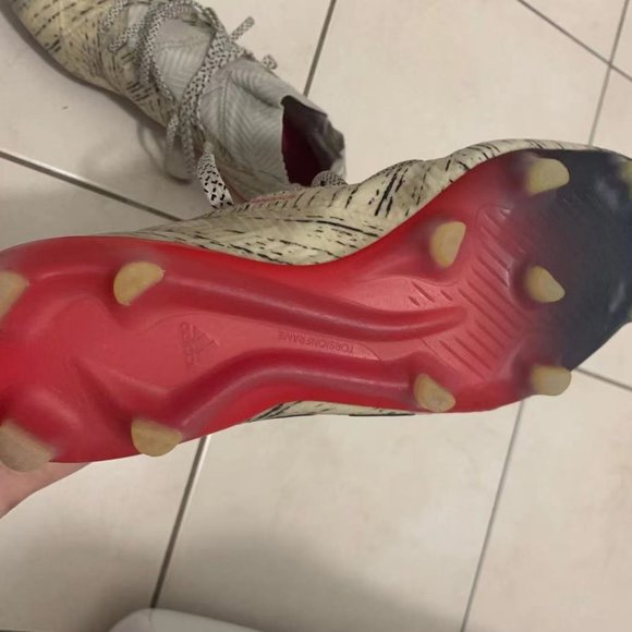 Adidas football shoe (Agility Bandage) US 7 - Picture 2 of 4